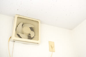 おすすめする換気扇のクリーニングを業者に依頼する事で、自分では掃除しにくい場所にあっても安心安全に掃除する事ができます。
